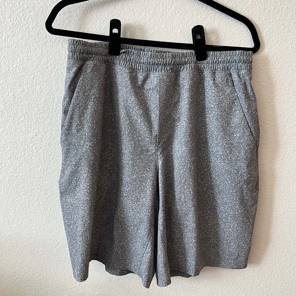LIKE NEW lululemon men’s gym shorts